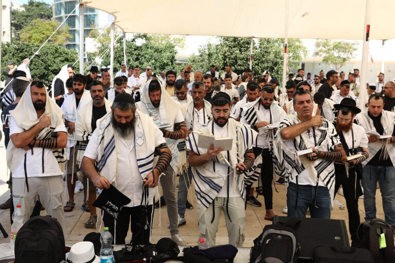 A Celebration of Unity: ‘World Tefillin Day’ Amidst Love and Tradition